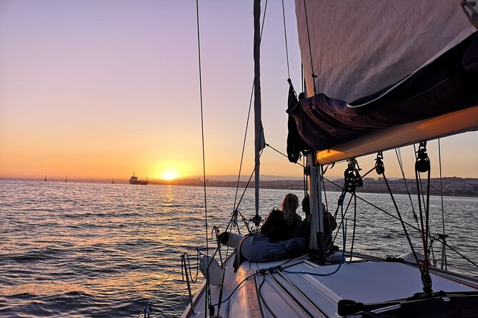 Lisbon Small Group 2h Sunset Sailing- Live Commentary & a Drink - Commerce Square and Saint George Castle: the city comes into focus