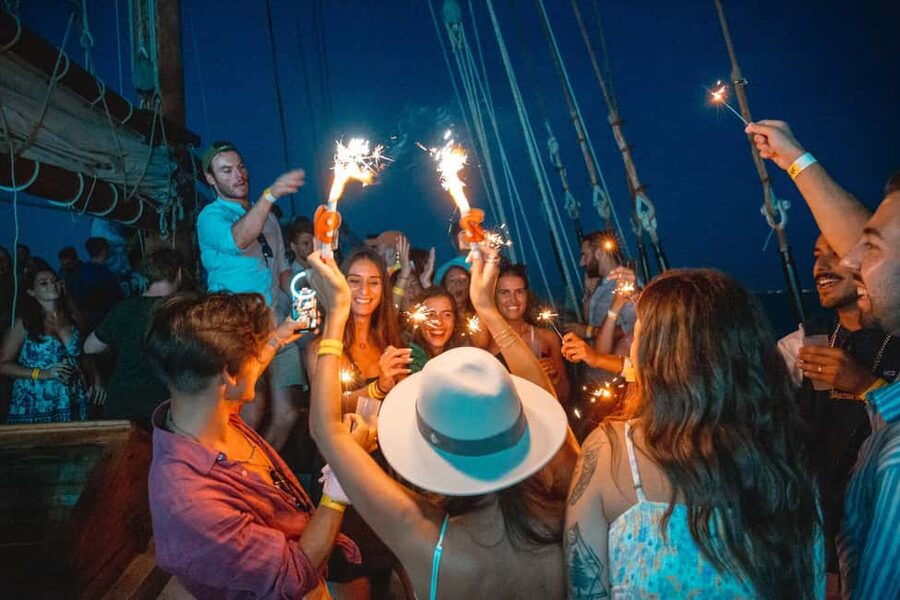 Lisbon: Sunset Boat Party Cruise with Music & Drinks - The 4-hour route: Belém, Christ the King, and the Tagus at golden hour
