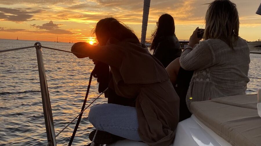 Lisbon: Sunset Cruise with Drinks - Bairro Alto, Alfama, and São Jorge Castle from the water