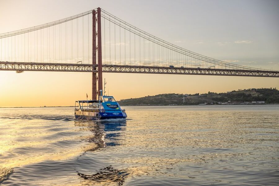 Lisbon: Sunset Cruise with Live DJ and Drinks - Alfama Glimpses: Old Lisbon From the Waterline