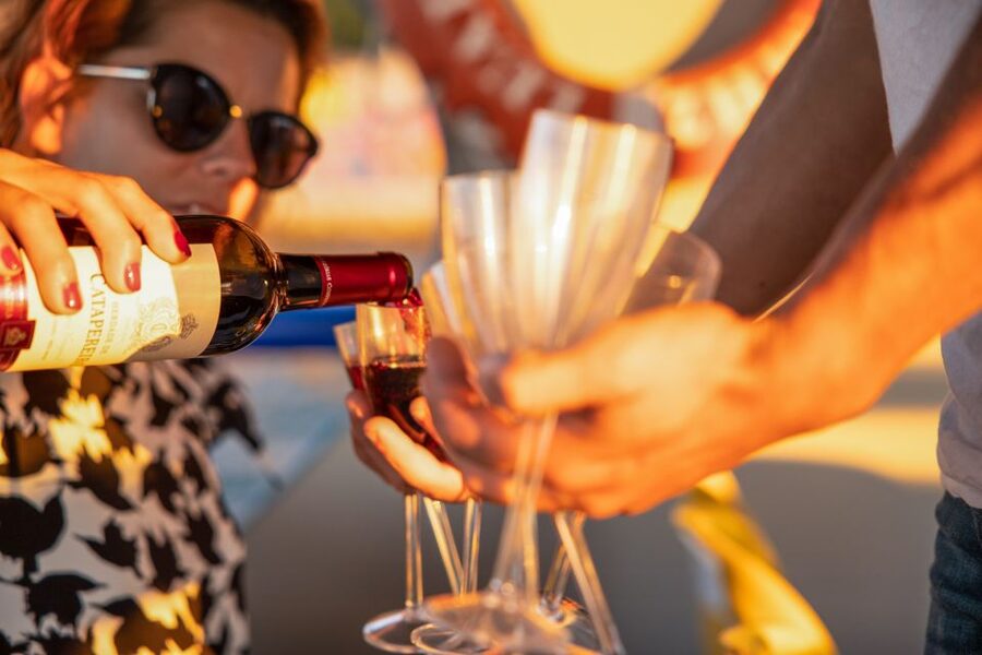 Lisbon: Sunset Cruise with Live DJ and Drinks - Cristo Rei and Cacilhas: How the Route Stays Interesting After Sunset