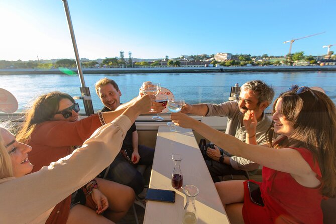 Lisbon Sunset cruise with Welcome Drink and Snack included - The Ponte 25 de Abril: the bridge moment you came for