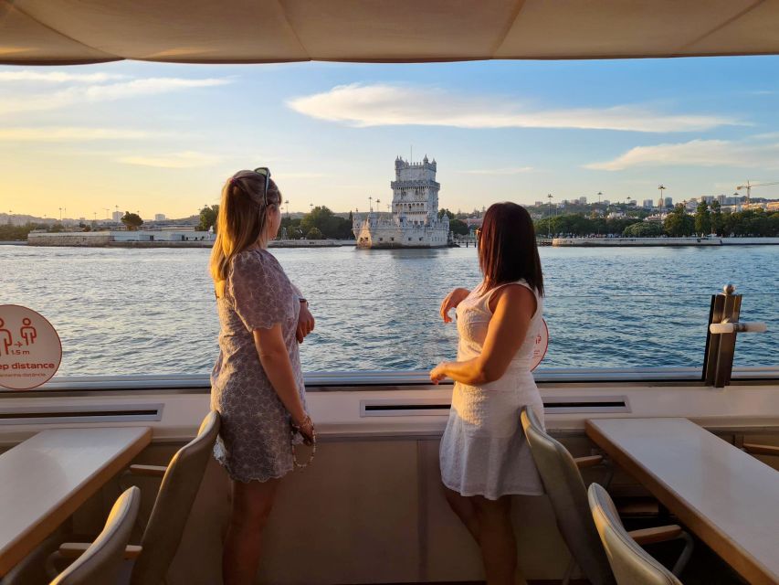Lisbon: Sunset Cruise with Welcome Drink and Snacks - Dolphins, weather, and cold hands: what to expect when the sky changes