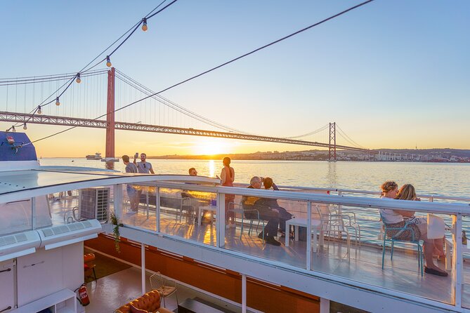 Lisbon Sunset Cruise with Wine and Snacks - A 2-hour cruise that starts at Estação Fluvial Sul e Sueste