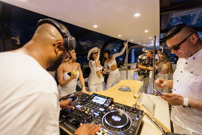 Lisbon – Sunset DJ & Porto Tonic Premium Boat Experience - Finding the Dock at Ondas de Ângelo (And Getting a Good Spot)