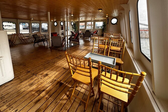 Lisbon: Sunset on board with music & drinks - Drinks on board: included welcome drink, plus what alcohol costs