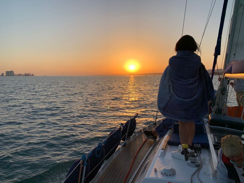 Lisbon: Sunset Sailing Cruise with Wine - Practical tips so your evening goes smoothly