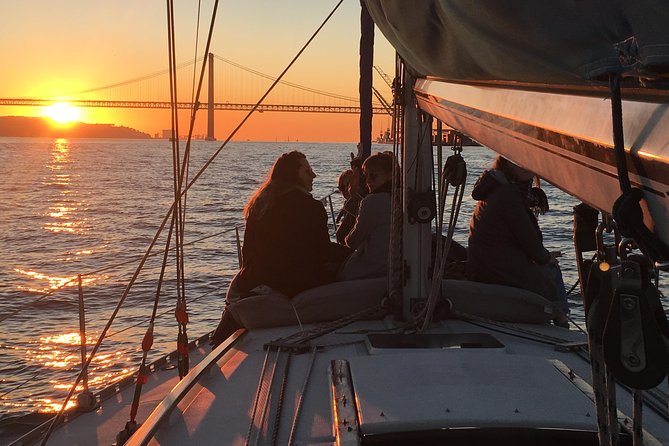 Lisbon Sunset Sailing Tour with White or Rosé Wine and Snacks - Why this Lisbon sunset sail starts early on the Tagus