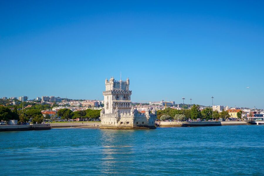 Lisbon: Tagus River Cruise with Welcome Drink - A 90-minute Tagus River cruise that changes your Lisbon perspective