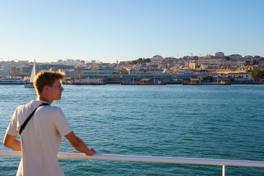 Lisbon: Tagus River Cruise with Welcome Drink - Your welcome drink plus the Blue Cruises app: how to make it work