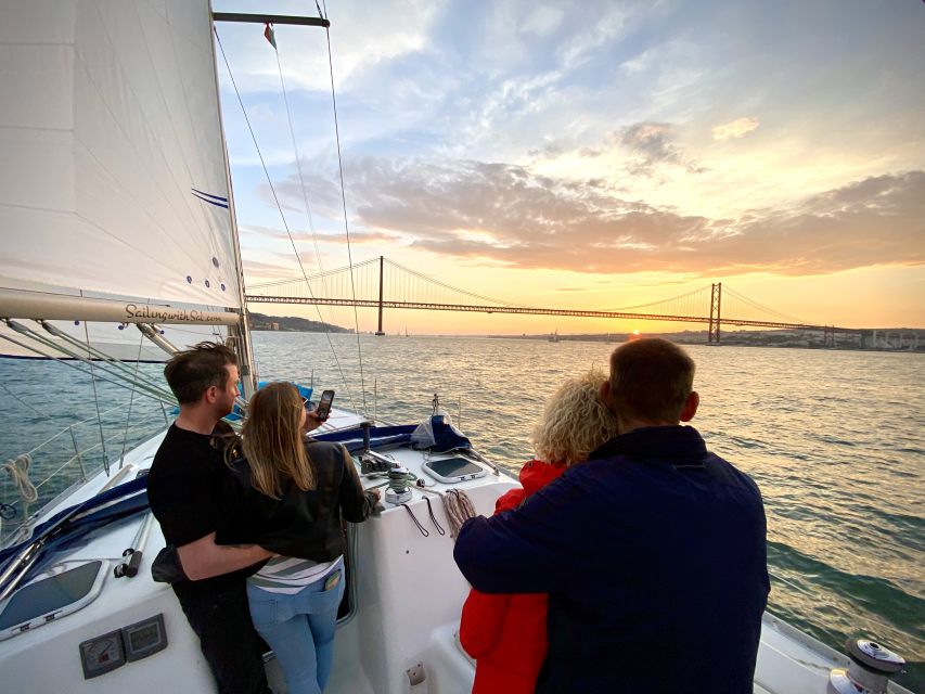 Lisbon: Tagus River Sunset Cruise with Drinks - Drinks, comfort, and the little details that make it work