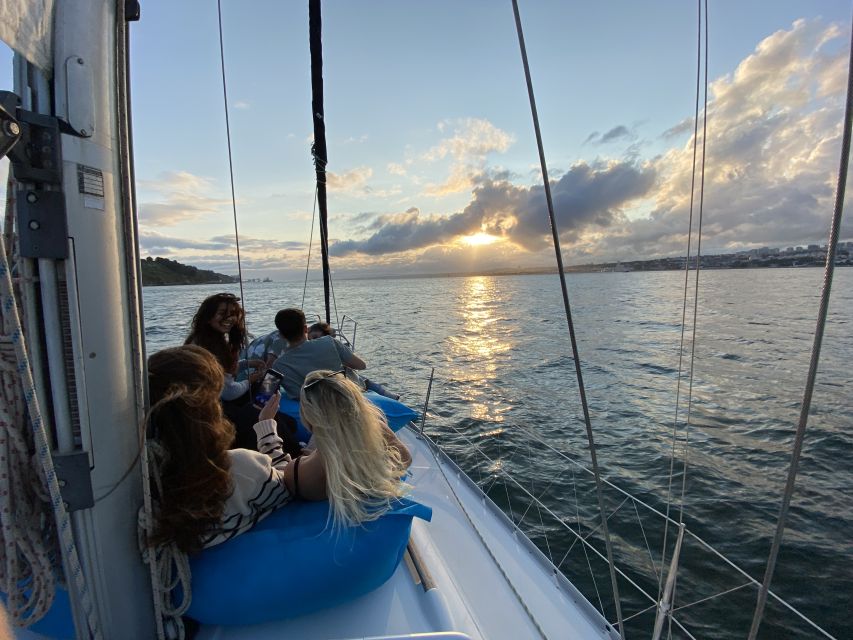 Lisbon: Tagus River Sunset Cruise with Drinks - From the dock to sail: the first minutes matter