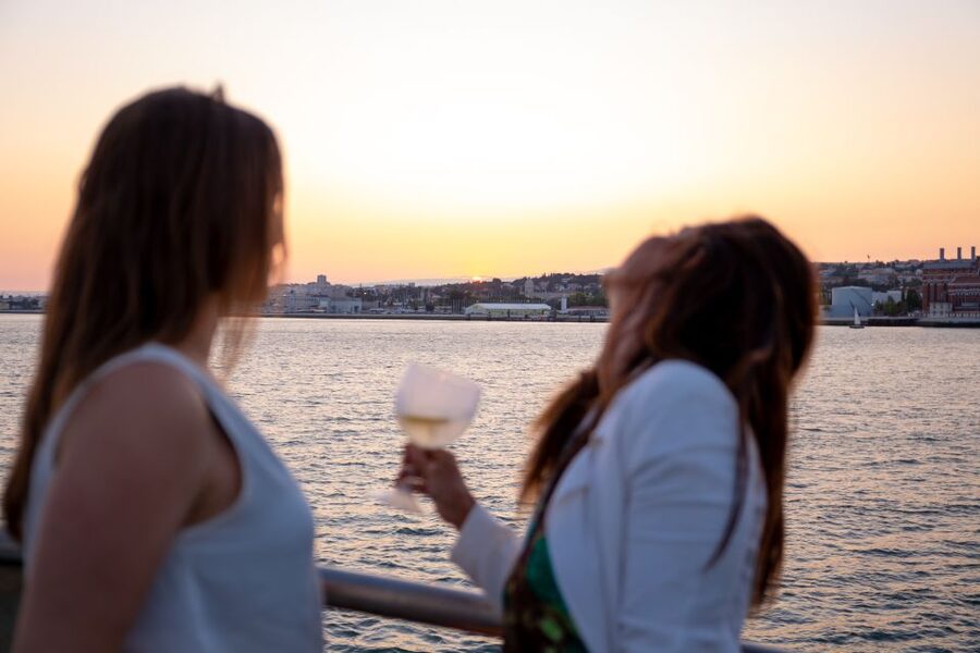 Lisbon: Tagus River Sunset Tour with Snacks and Drink - Tagus sunset cruise, the Lisbon view you can actually time