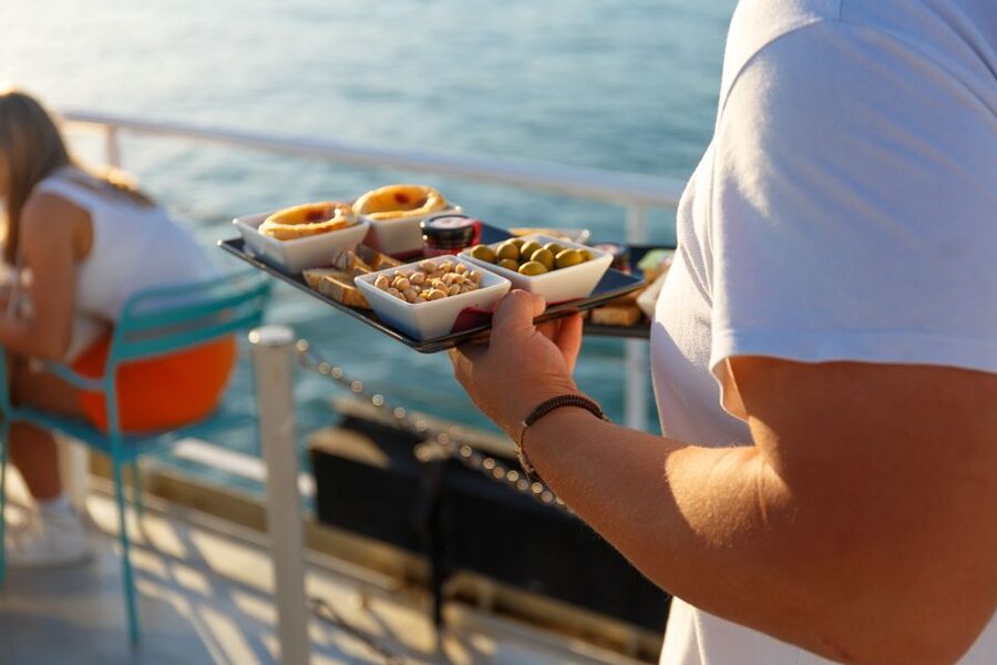 Lisbon: Tagus River Sunset Tour with Snacks and Drink - The short hop from Commerce Square into the river lights