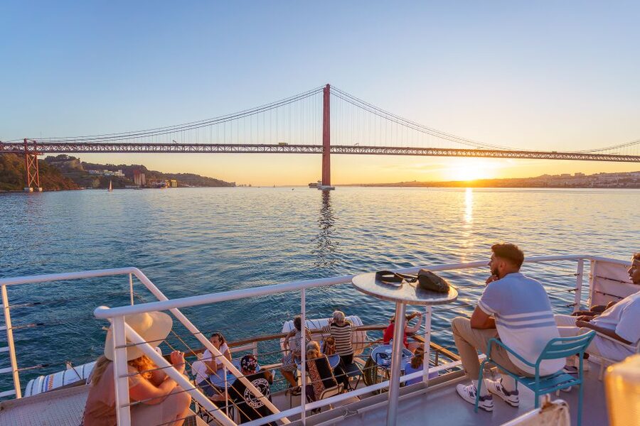 Lisbon: Tagus River Sunset Tour with Snacks and Drink - The 25 de Abril Bridge pass, your big “stand up and shoot” moment
