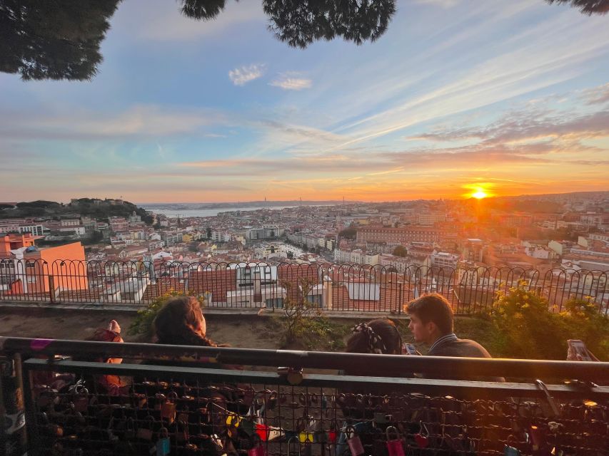 Lisbon: Tuk Tuk with hotel pick up and the best of old city - Santa Engracia and a second Alfama pass for better understanding