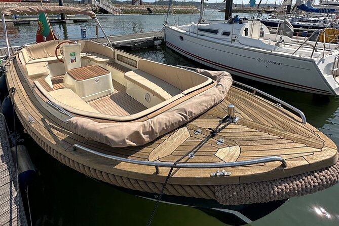 Lisbon – Vinho Verde Wine Premium Boat Experience - The Tagus route, stop by stop: Lisbon’s icons in motion
