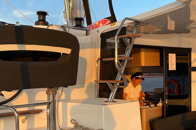 LUXURY Catamaran Sunset and Wine cruise - 25 de Abril Bridge: Lisbon’s Night-Time Landmark Moment