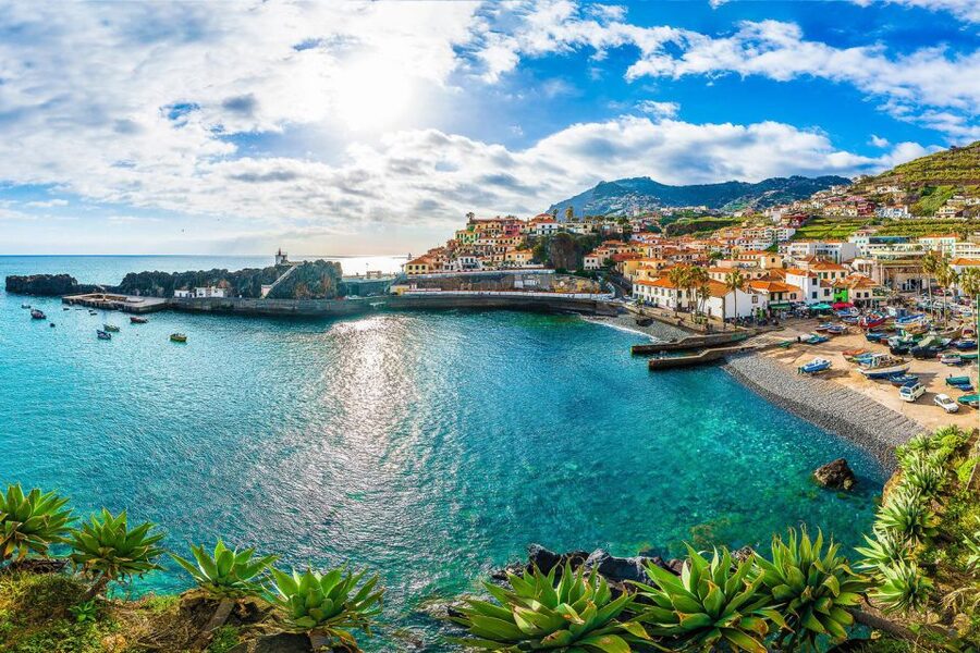 Madeira: Nuns Valley Half-Day Tour - Curral da Freiras: an isolated village you can feel between the cliffs
