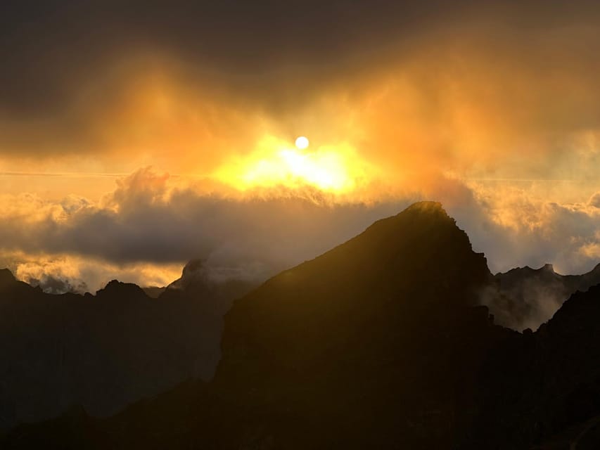 Madeira: Pico Arieiro Sunset with Stairway to Heaven Option - Guides and the ride up: what makes the minibus feel personal