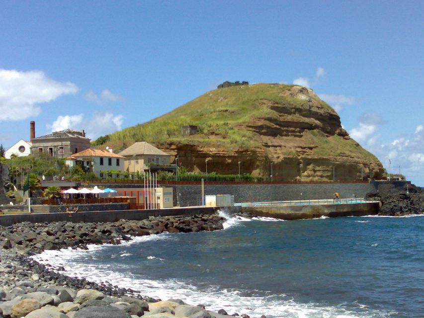 Madeira: Pico do Arieiro & Laurissilva Forest - East tour - Miradouro do Guindaste: the north coast, plus lava-flow geology