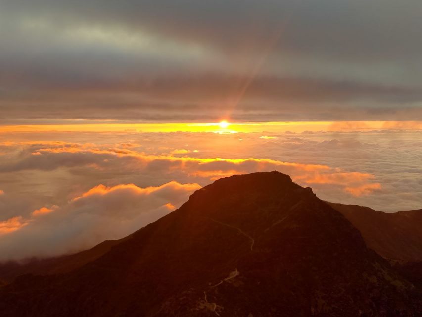 Madeira: Pico Ruivo Guided Sunrise Hike with Hotel Pickup - Tea, Breaks, and a Guide Who Reads the Group