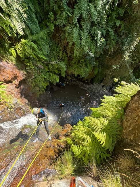 Madeira Short Canyoning For Beginners Rochão Level 1 - What you get in the kit, and what you should bring