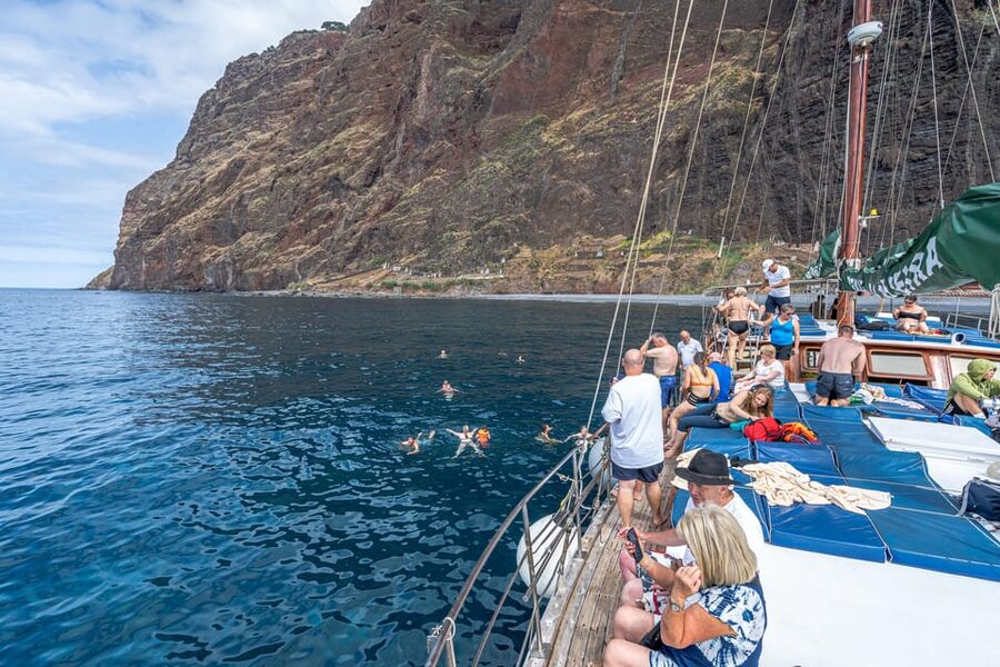 Madeira : Whales and Dolphins wooden boat excursion - Where the trip starts at Av. do Mar and Pier 8