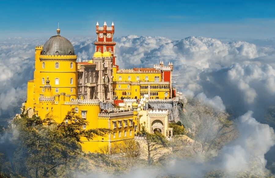 Magical Day Trip: Pena Palace, Sintra, CaboDa Roca & Cascais - Sintra Centre: a breather between the big palace climbs