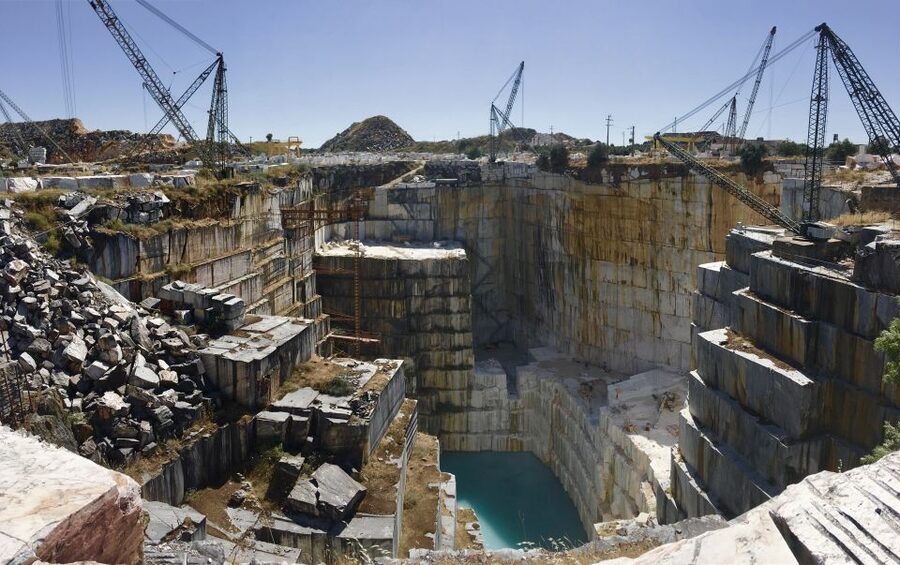 Marble Tour in Vila Viçosa - Industrial milling and mechanized marble processing