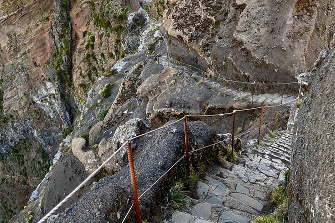 Morning Transfer To Pico Do Arieiro, Hike To Pico Ruivo & Return From Teixeira - Descent to Achada do Teixeira: when “mostly downhill” becomes real