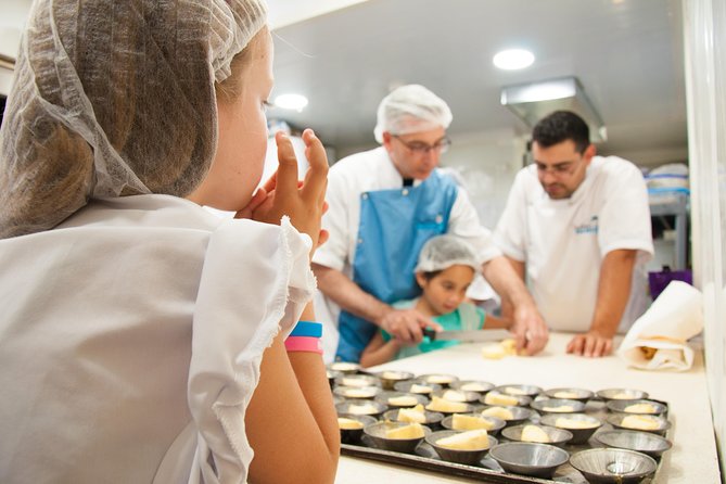 Pastel de Nata Masterclass at a Real Bakery in Downtown Lisbon - Drinks, Extras, and the Take-Home Moment