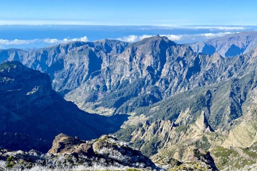 Pico Do Arieiro Pico Ruivo Sunrise or Morning Hike Transfers - The Walk From Pico Do Arieiro Toward Pico Ruivo: Where “Scary” Becomes “Wow”