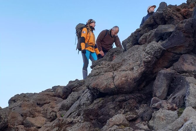 Pico Mountain: Climb the Highest Point of Portugal 2351m - Mid-Climb Moments: Rhythm, Breaks, and the Mental Game