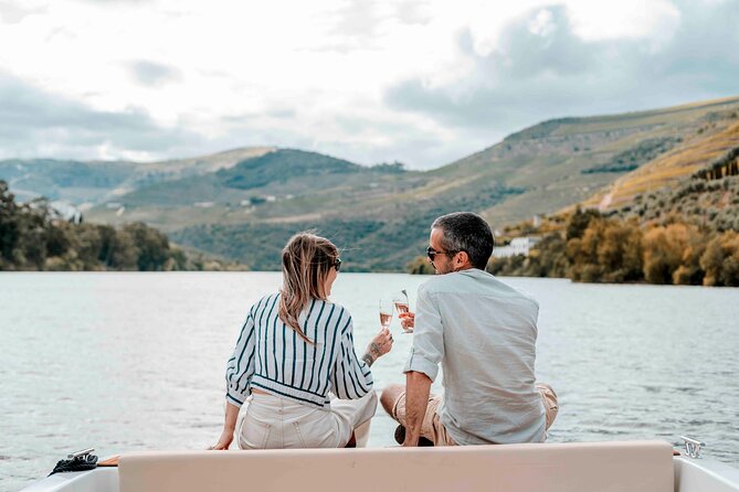 Pinhão: Electric Boat Experience 1h - Taste of Two Wines - Guides on the Douro: what the small group enables