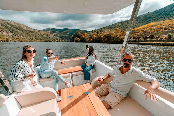 Pinhão: Electric Boat Experience 1h - Taste of Two Wines - Should you book the Pinhão electric boat experience?