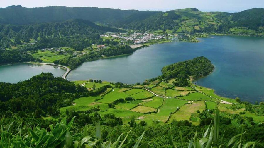 Ponta Delgada: Sete Cidades Volcano Lakes Shore Excursion - Vista do Rei: your first big photo stop