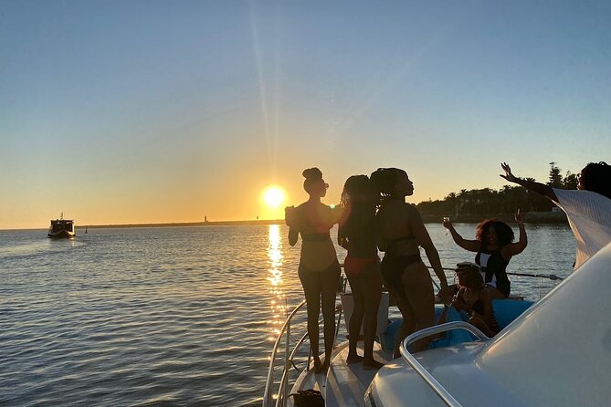 Port : 6 Bridges Cruise With Sunset option & Port wine - Where you meet at Marina da Afurada and how to settle in