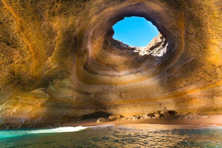 Portimão: Benagil Sea Caves Speedboat Adventure Tour - Ferragudo Castle and Paradise Cave: quick hits, strong photo angles