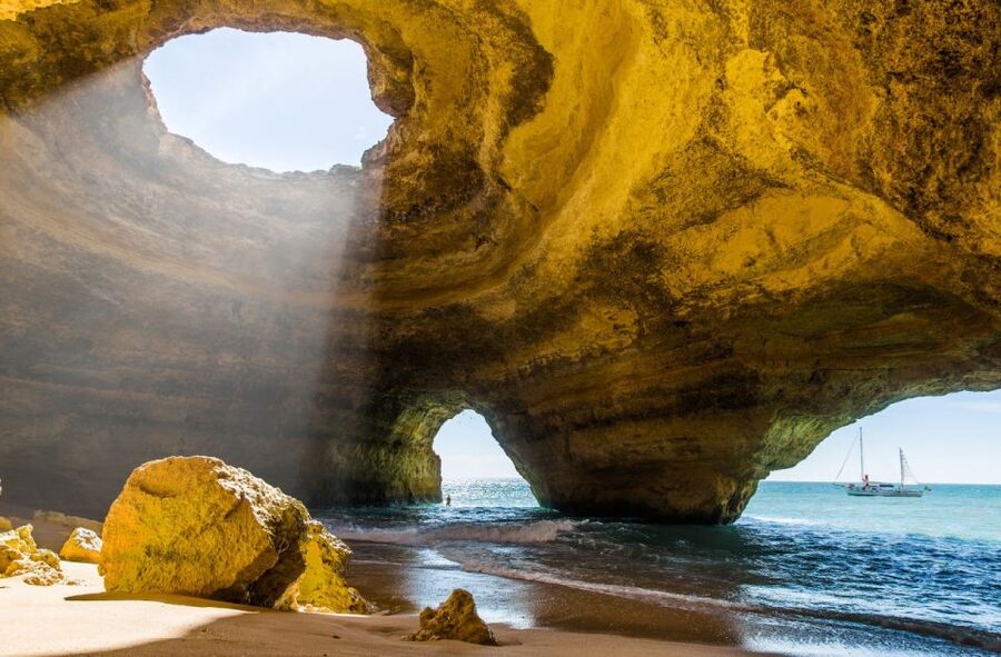 Portimão: Carvalho & Marinha Beach, Benagil Cave Boat Tour - Crew, live guide commentary, and how safety feels on a speedboat