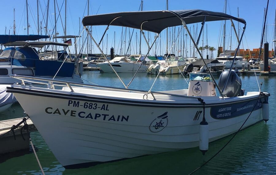 Portimão: Caves, Benagil and Algarve Coastline Boat Tour - A sailing tour that keeps the day simple and scenic