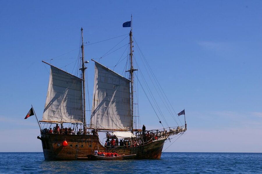 Portimão: Pirate Ship Cave Cruise - On-board perks: toilets, bar, and keeping kids happy
