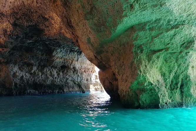 Portimão to Benagil: Adrenaline Wave 90 Minutes Cave Tour - Marina De Portimão Stop: What You Get Before the Boat Pushes Off