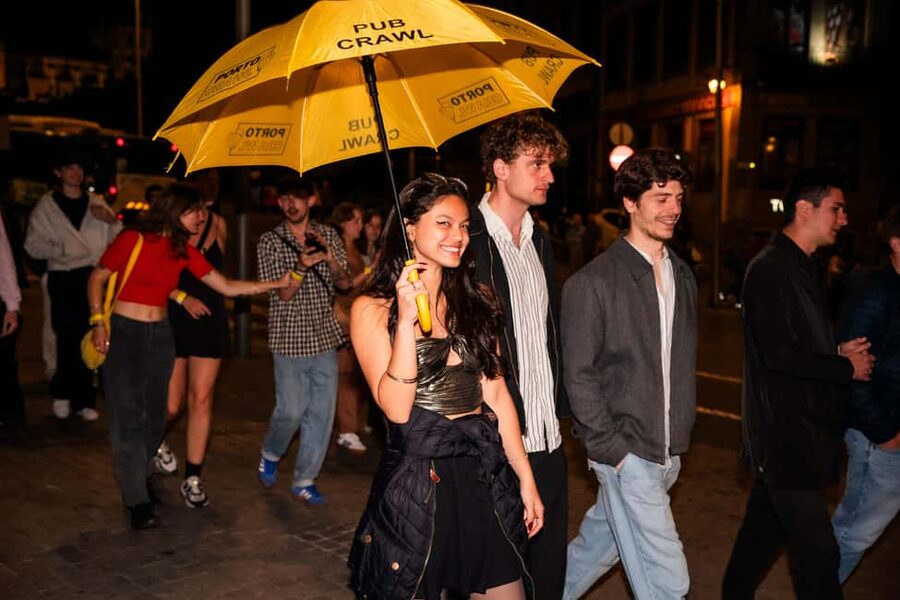 Porto: 4 Bar Pub Crawl, 7 Drinks, & Skip-the-Line Club Entry - The mingling system: games that turn strangers into a group