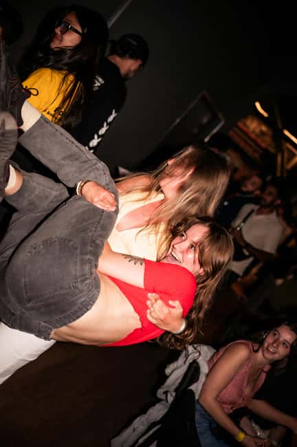 Porto: 4 Bar Pub Crawl, 7 Drinks, & Skip-the-Line Club Entry - Stop by stop: how the 5 hours move you through Porto’s bar streets