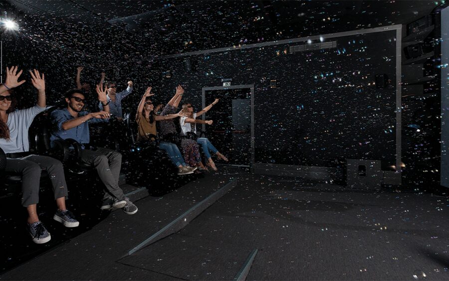 Porto: 5D Flight over de City for all family. - Family fit: how it works for kids, parents, and grandparents