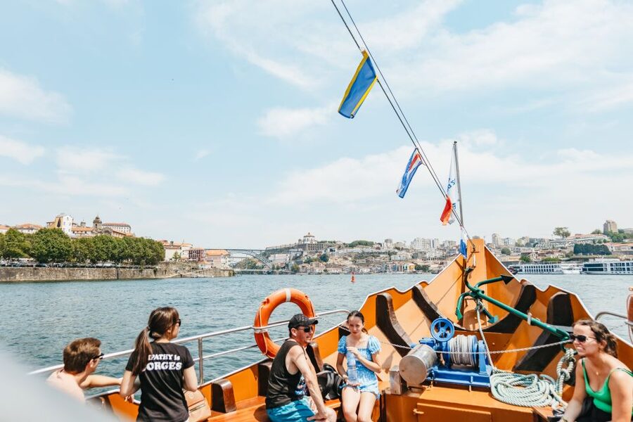 Porto: 6 Bridges Douro River Cruise - Boarding at Cais da Estiva: Finding Your Boat Without Losing Time