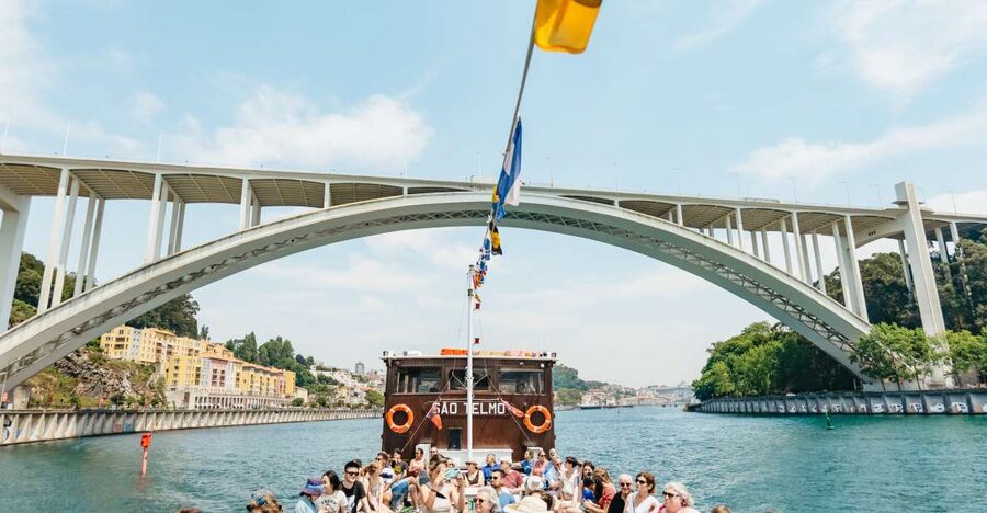 Porto: 6 Bridges Douro River Cruise - Boat Comfort and the Soundtrack: Audio Quality, Language Options, and Timing