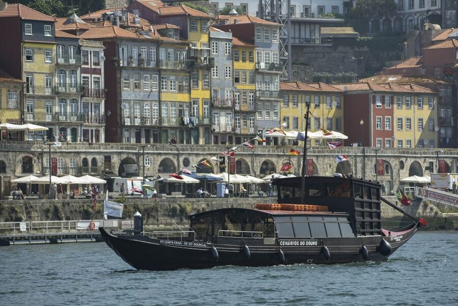 Porto: Bridges Cruise & Sunset & World of Discoveries Option - Getting the Most Out of Your Time: Jackets, Language, and Expectations