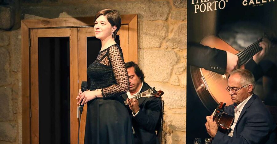 Porto: Cálem Cellar Tour, Fado Show & Wine Tasting - The tasting: two ports, timed for the Fado